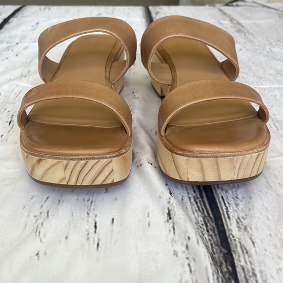 NWT All day Clog - Picture 2 of 4